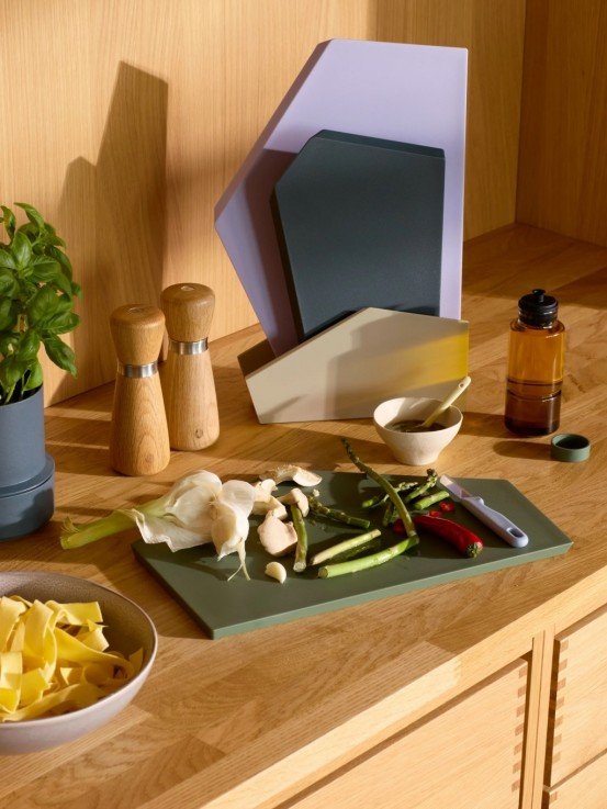 ZURICH CUTTING BOARD, MEDIUM (41 cm) 